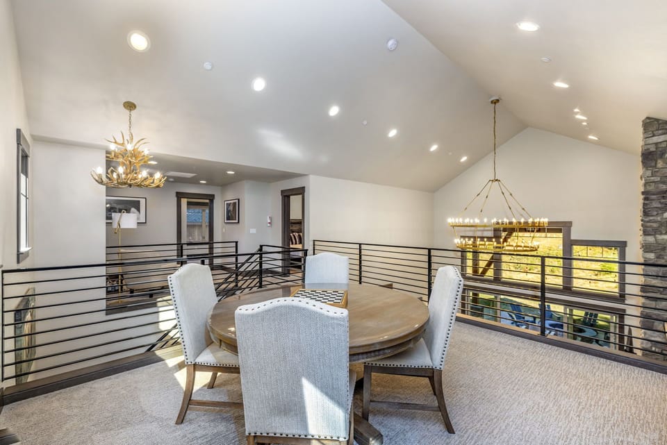 Loft View – Open Railing + Ideal for Lounging or Reading