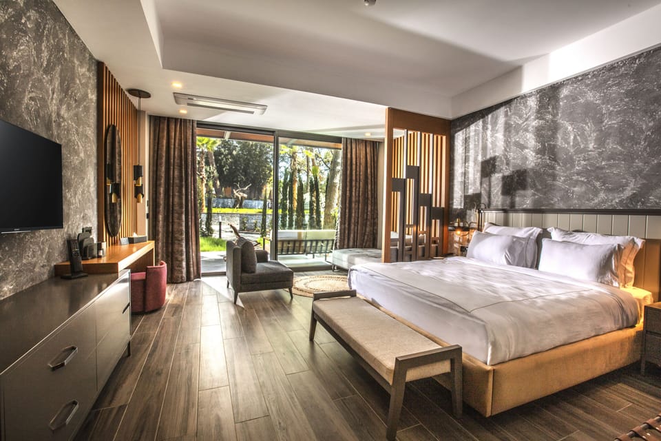 Large Deluxe Room with Garden Terrace | Premium bedding, Select Comfort beds, minibar, in-room safe