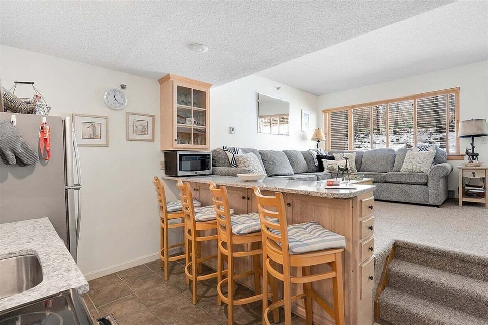 Kitchen/dining area with seating for four