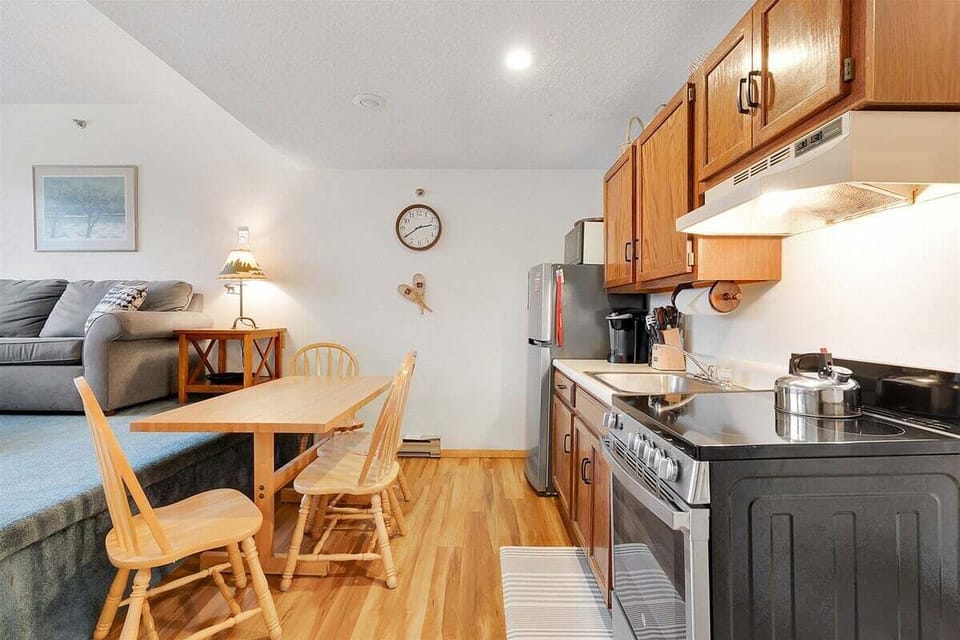 Dining/kitchen area