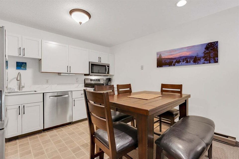 Dining/kitchen area