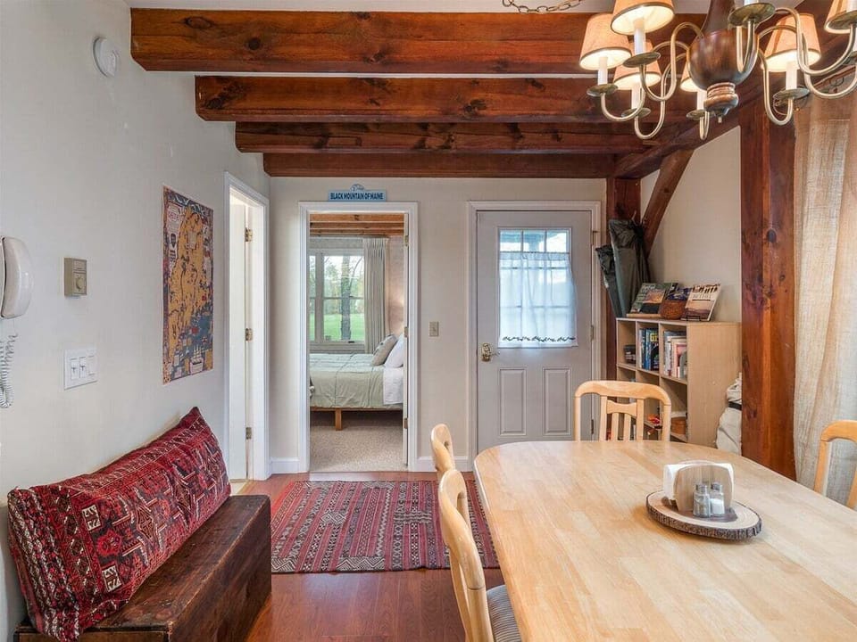 Dining Area Seating for 6