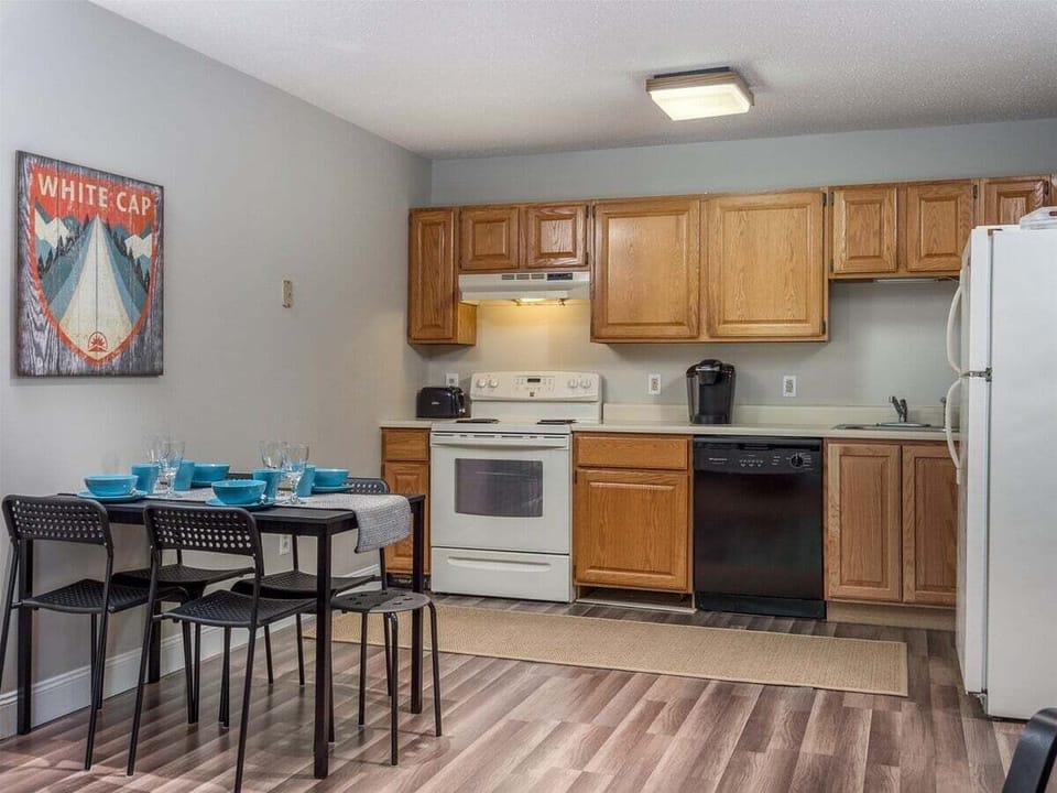 Dining/Kitchen