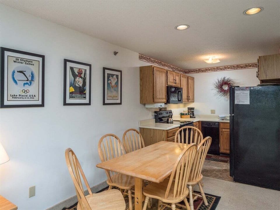Dining Area/Kitchen
