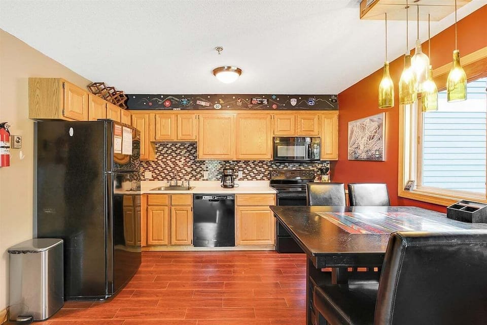 Dining/kitchen area