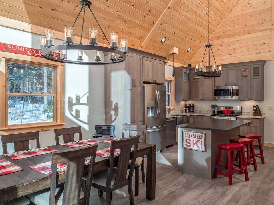 Dining/Kitchen Area