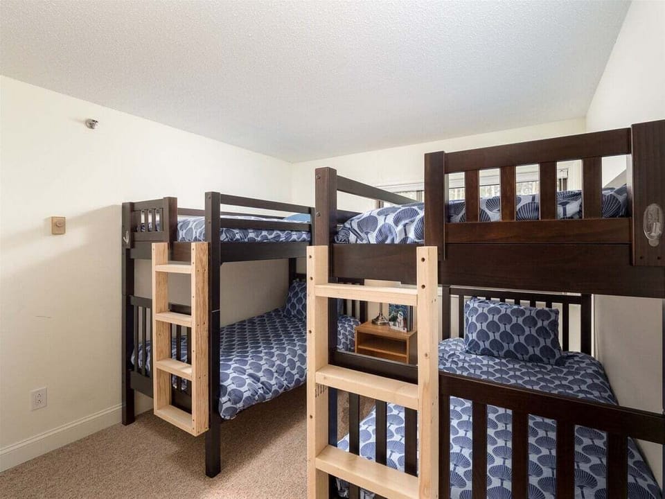 bunk room sleeps 4