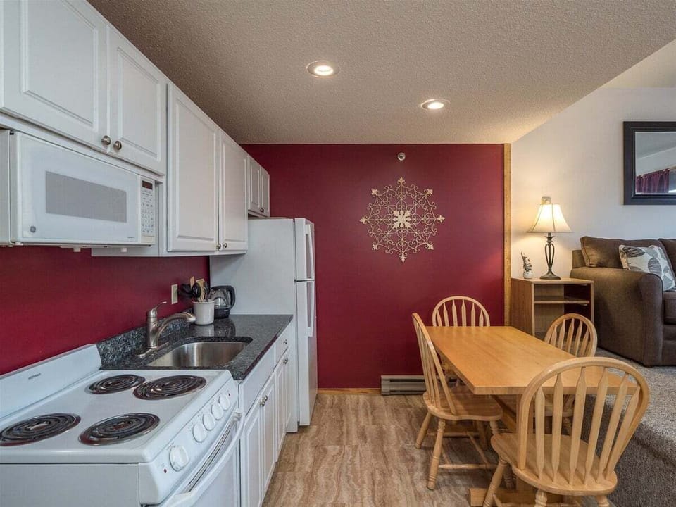 Kitchen/dining area