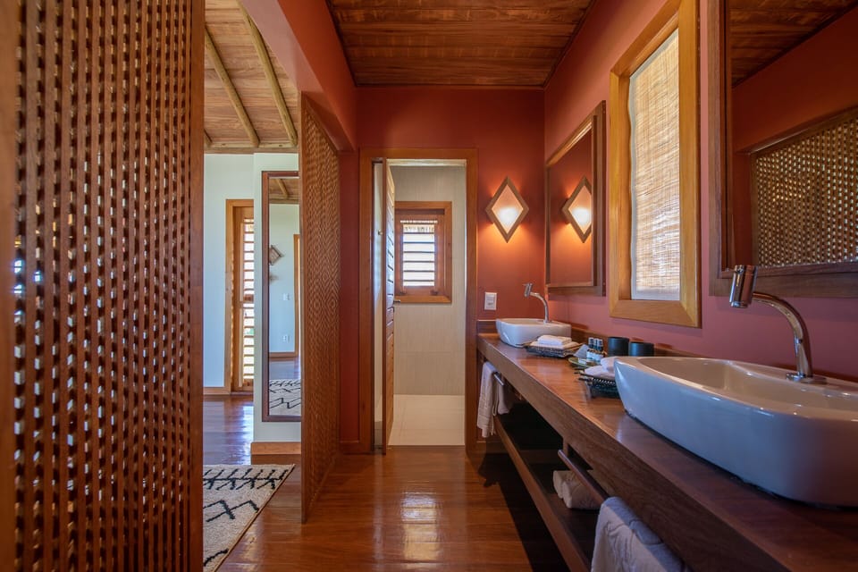 Family Bungalow, 2 Bedrooms | Bathroom | Shower, designer toiletries, hair dryer, bathrobes