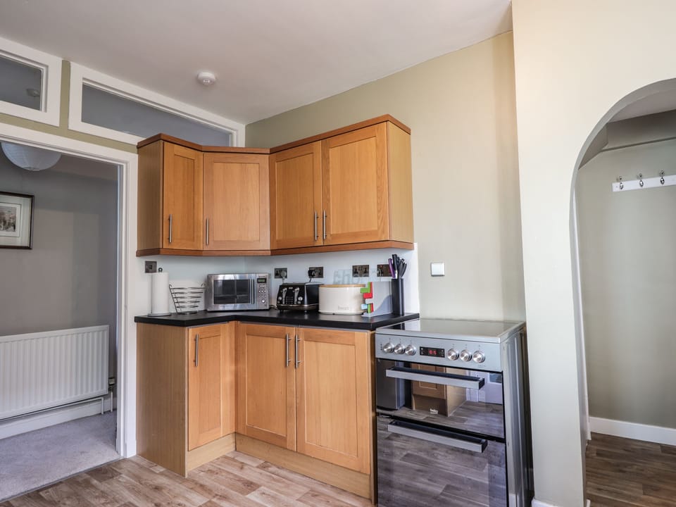 Cottage | Private kitchen | Fridge, dishwasher, electric kettle, toaster