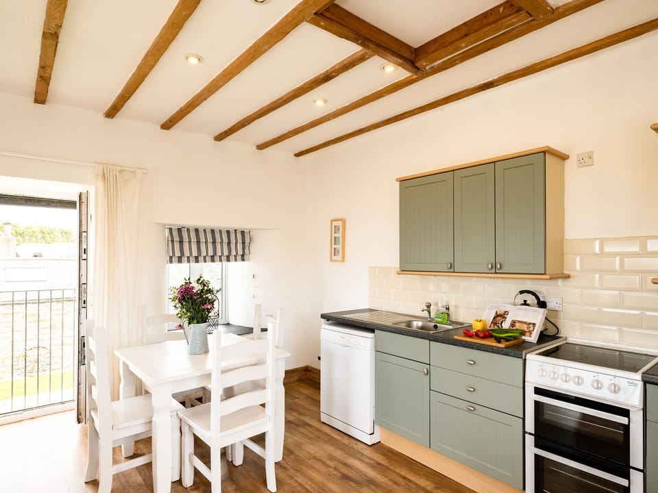 Cottage | Private kitchen | Fridge, microwave, dishwasher, electric kettle