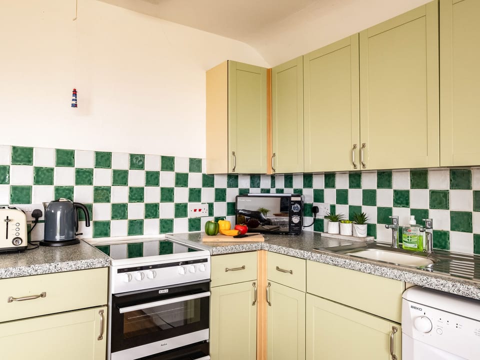 Cottage | Private kitchen | Fridge, microwave, dishwasher, electric kettle