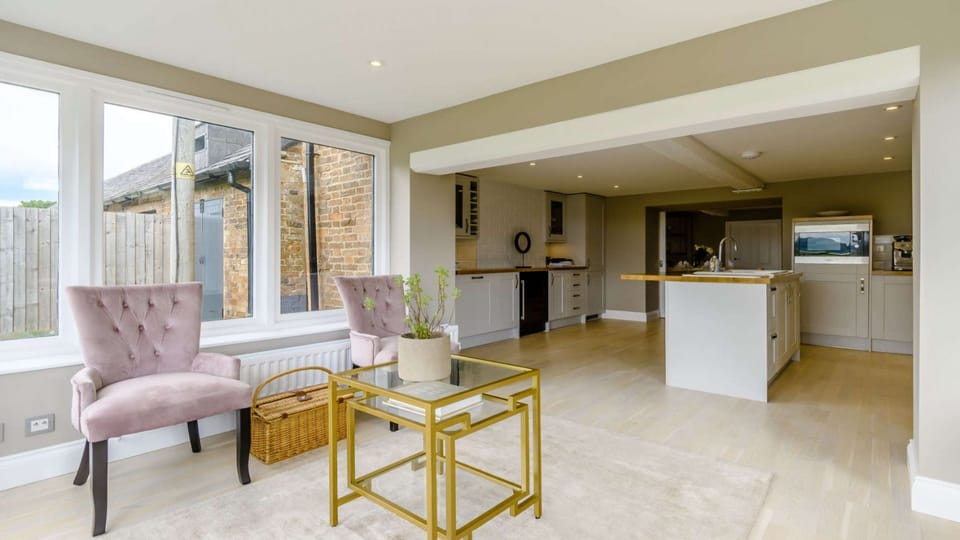 The Farmhouse Kitchen - StayCotswold