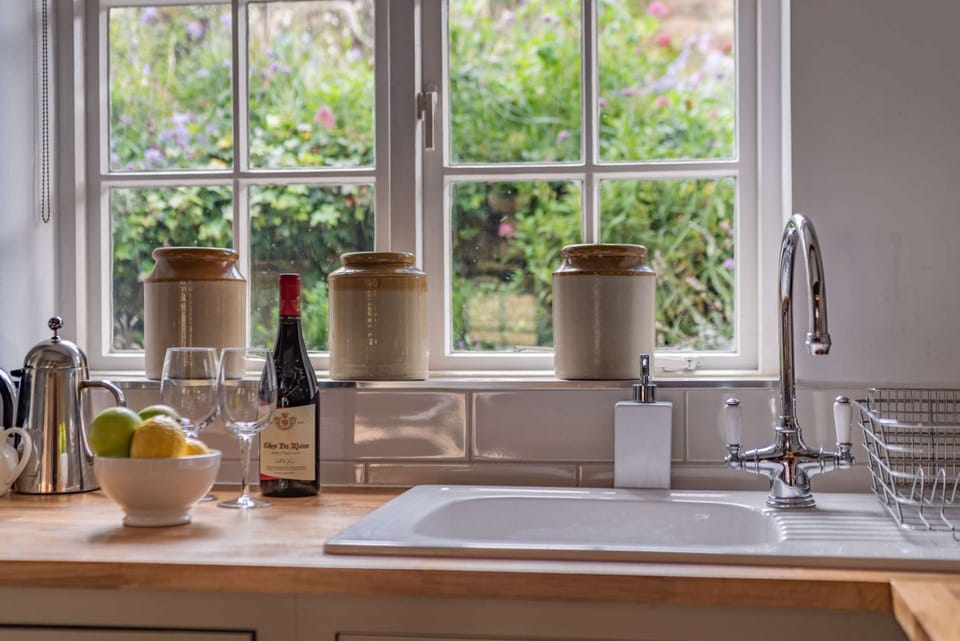 Garden Cottage Kitchen - StayCotswold