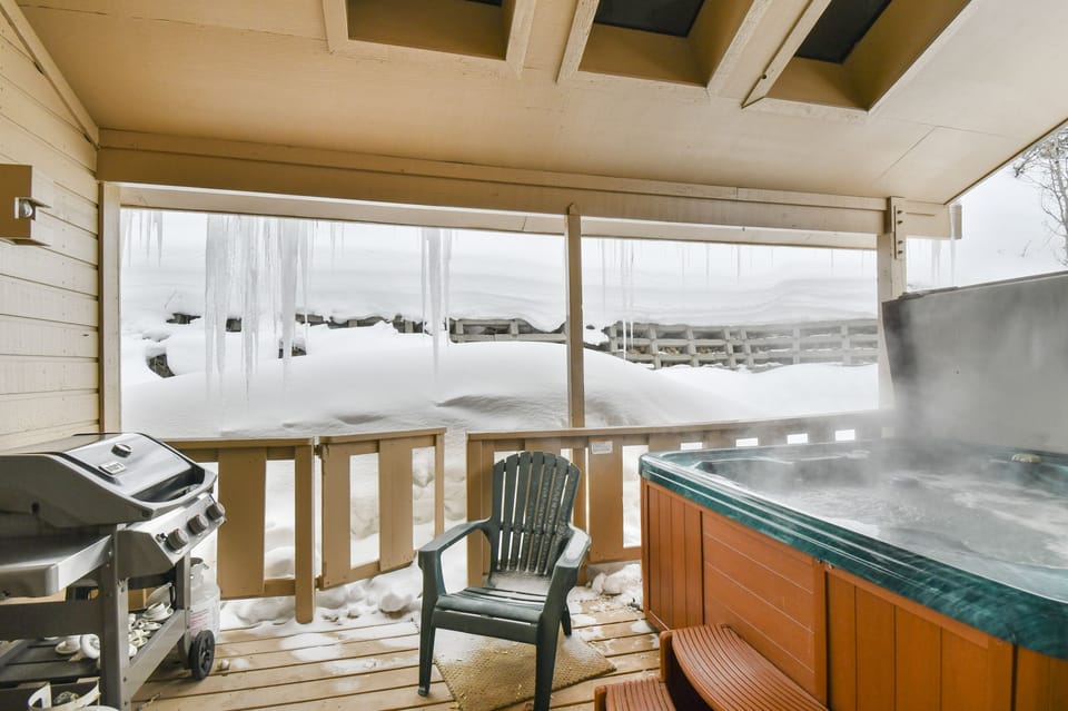 Deluxe Townhome | Balcony