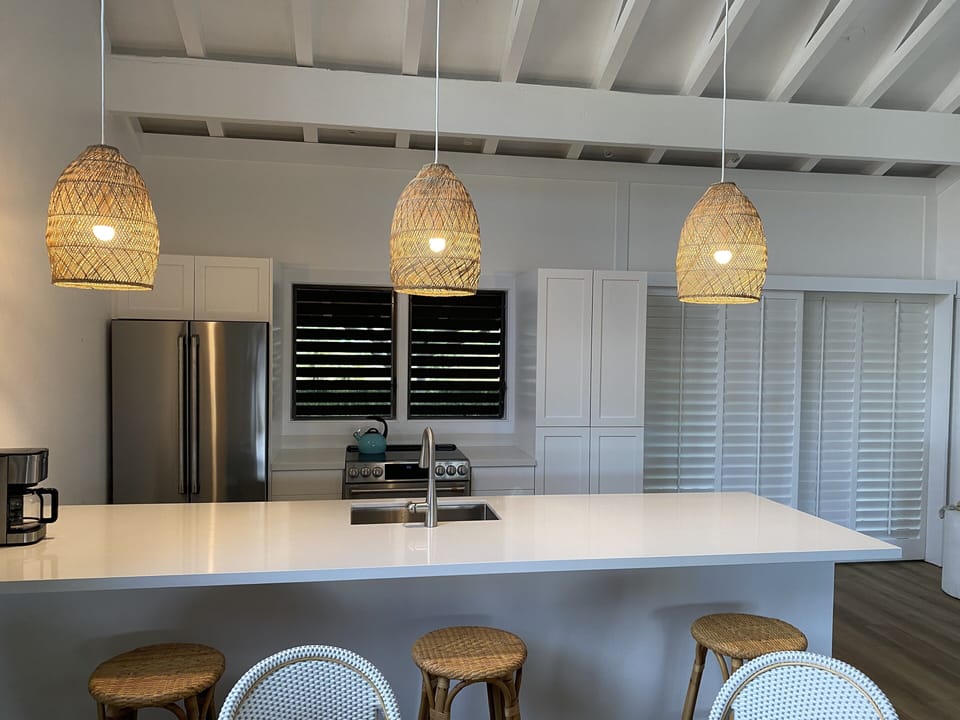 Brand new kitchen - quartz, stainless steel appliances and high end cabinets!