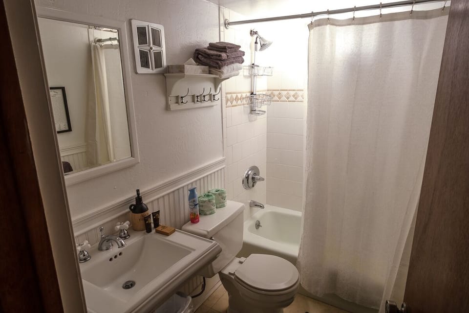 Bathroom & Shower
