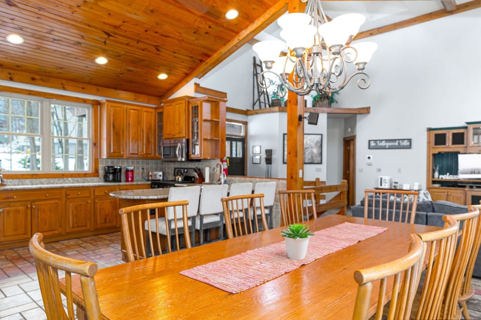 Dining table - seats up to 10