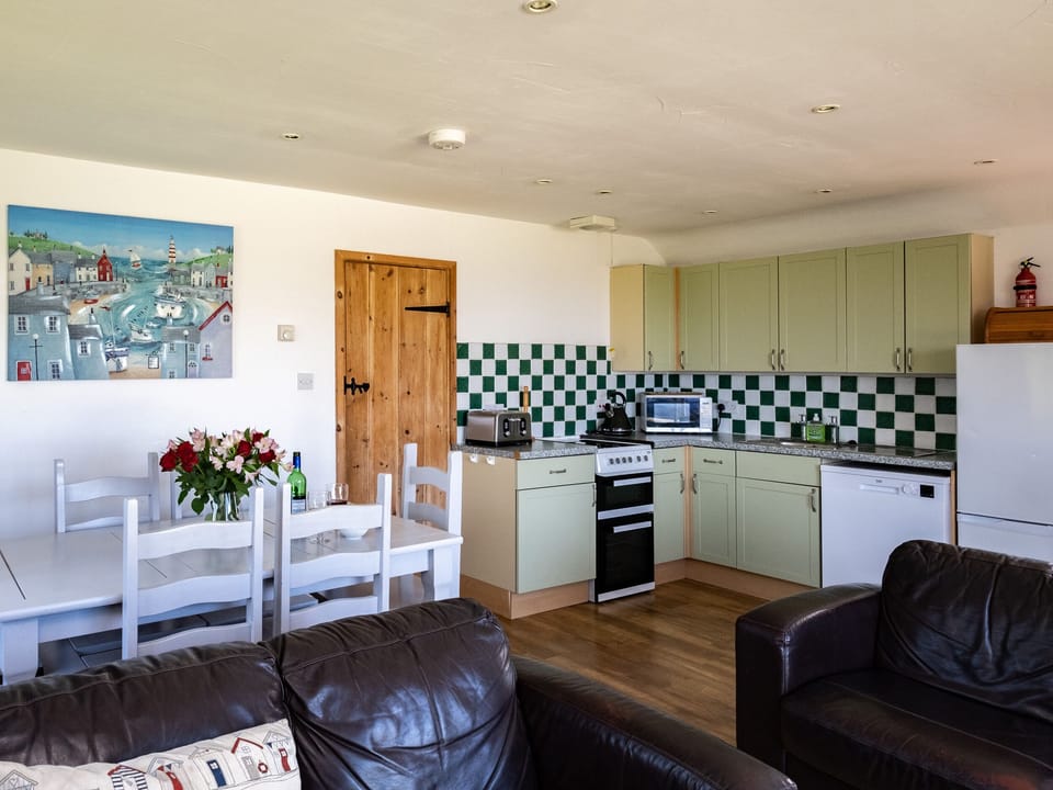 Cottage | Private kitchen | Fridge, microwave, dishwasher, electric kettle
