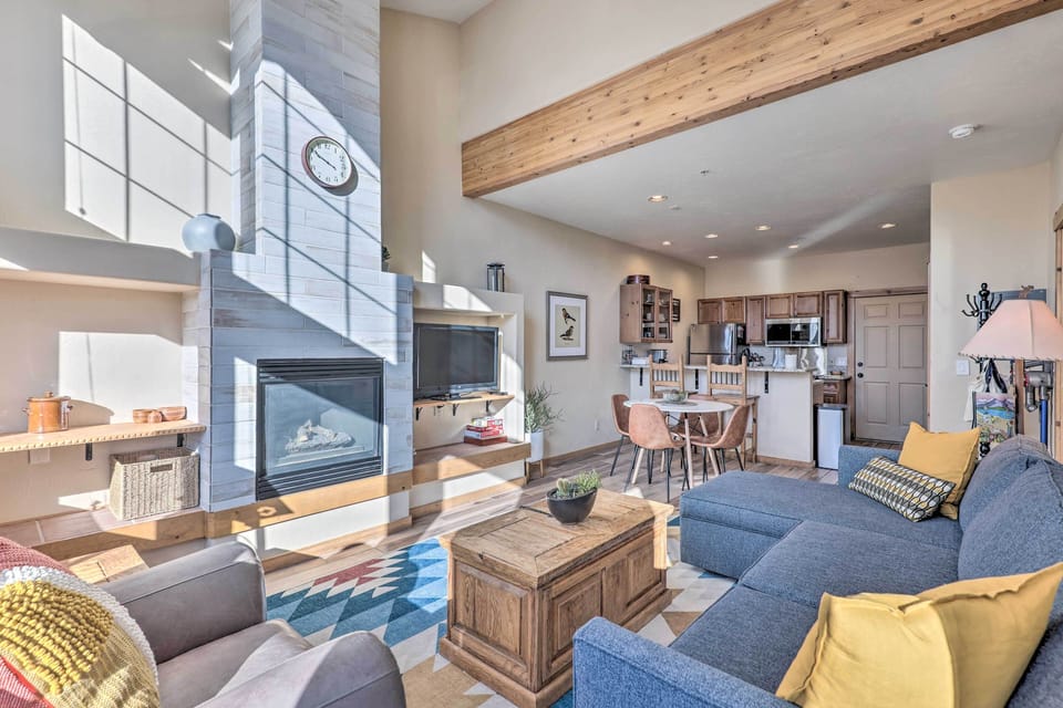 Living Room | Gas Fireplace | Smart TV