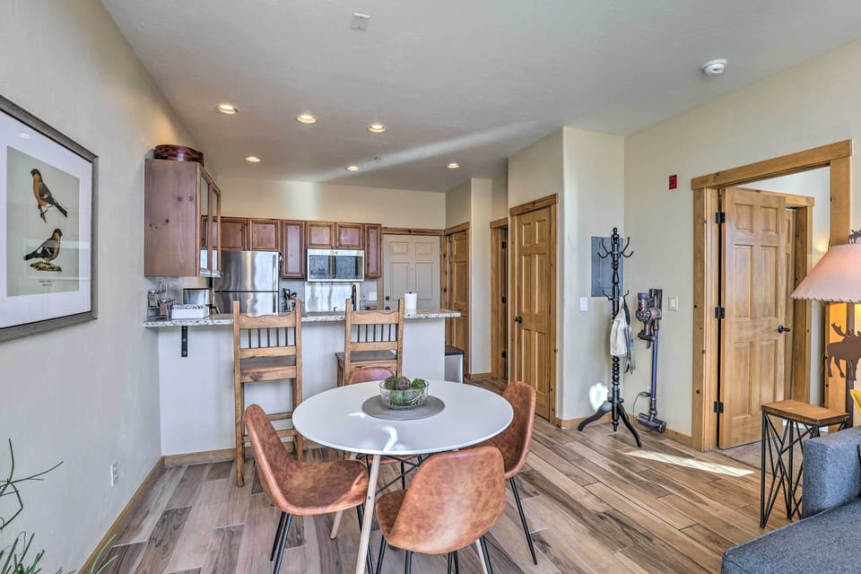 Dining Area | Dishware & Flatware