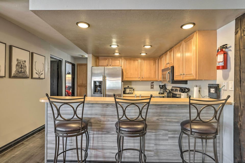 Fully Equipped Kitchen | Pots & Pans
