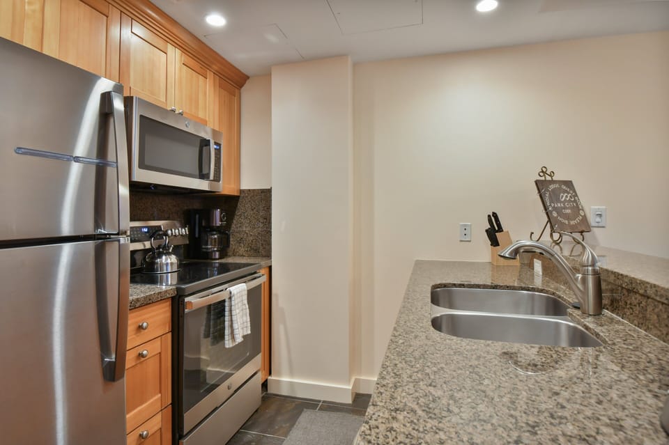Full kitchen
