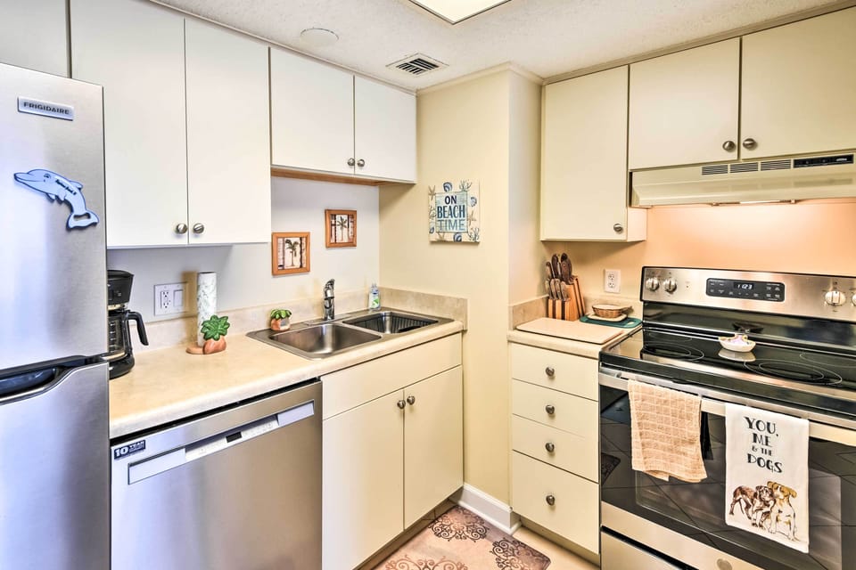 Kitchen | Microwave | Drip Coffee Maker
