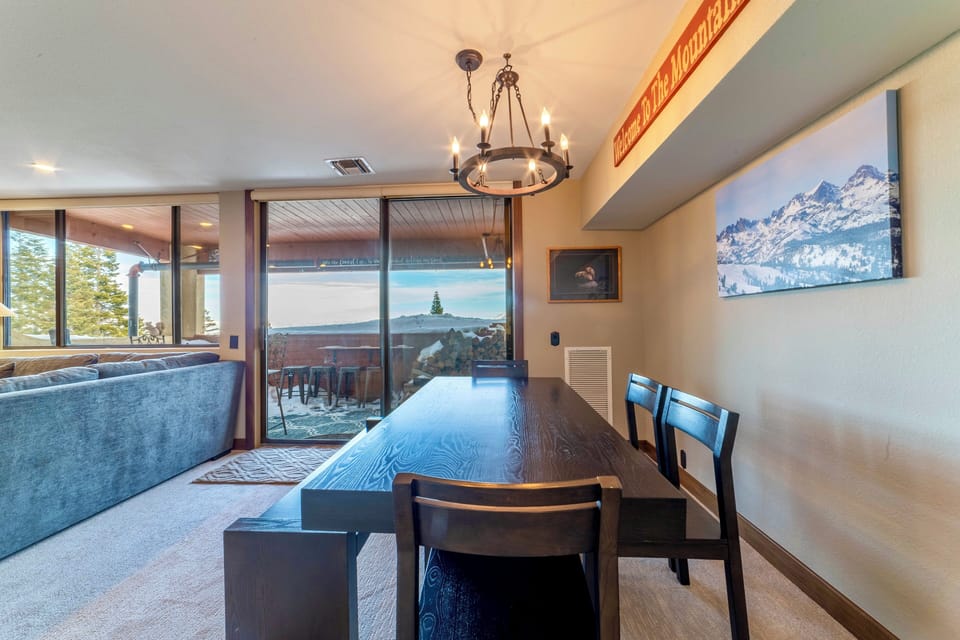 Dining room overlooks panoramic mountain views.