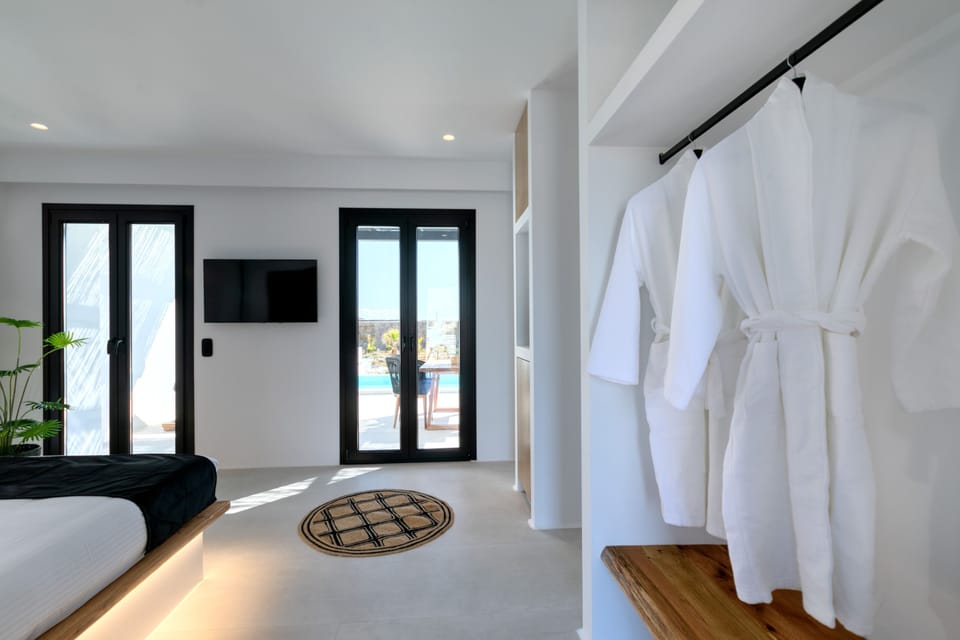 Egyptian cotton sheets, premium bedding, Select Comfort beds, minibar