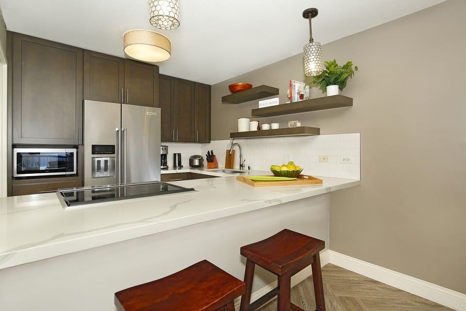 Kitchen - Kitchen counter with seating for 2