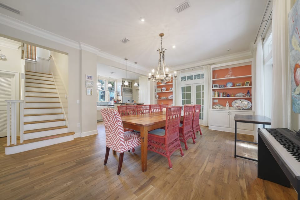 ADJACENT DINING AREA SEATS 8