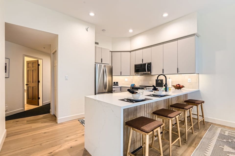 Condo, 2 Bedrooms | Private kitchen | Fridge, oven, coffee/tea maker, toaster