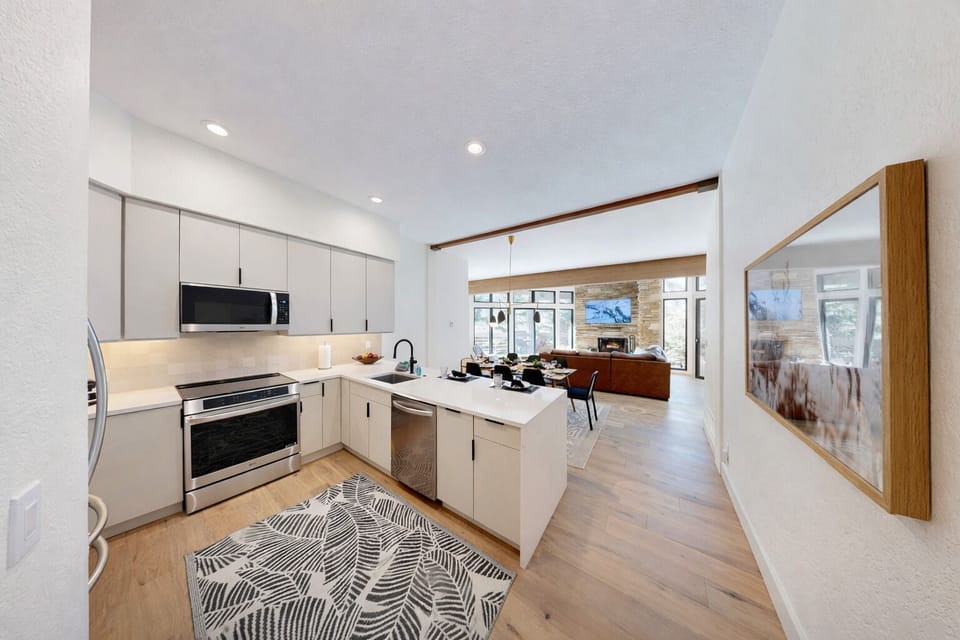 Condo, 2 Bedrooms | Private kitchen | Fridge, oven, coffee/tea maker, toaster