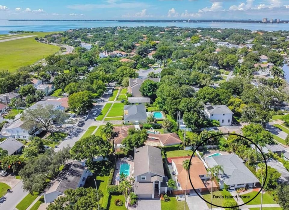 Perfect and quiet location on the Island. Surrounded by water, the home is less than a mile walk to restaurants! You can also enjoy a short walk to the beach, parks or watch the planes fly in at the Peter O. Knight Airport.