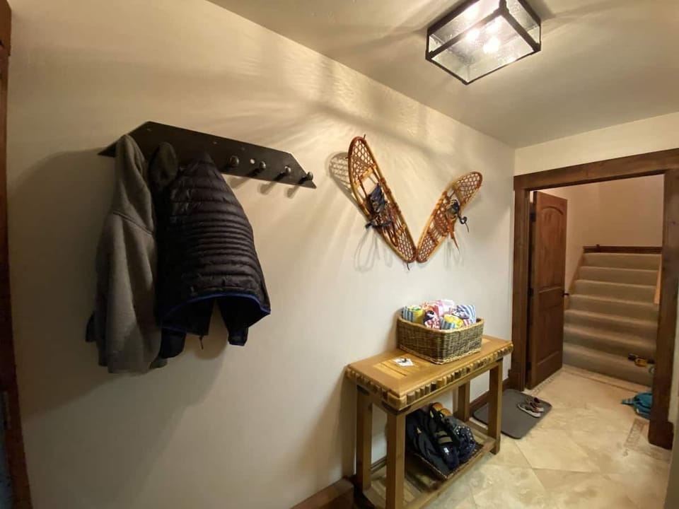Entrance with coat rack. 