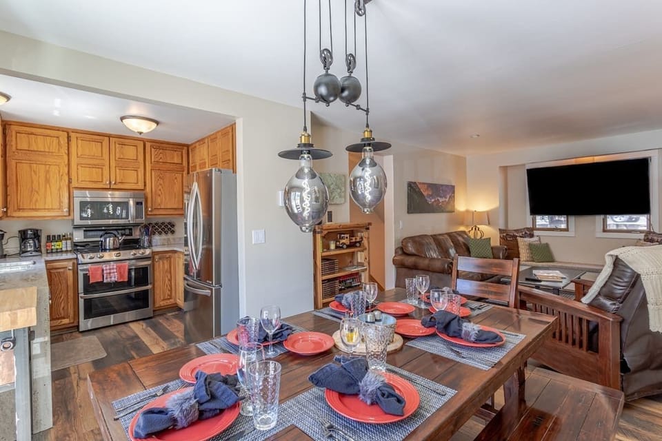 Plenty of space for dining for the family. 