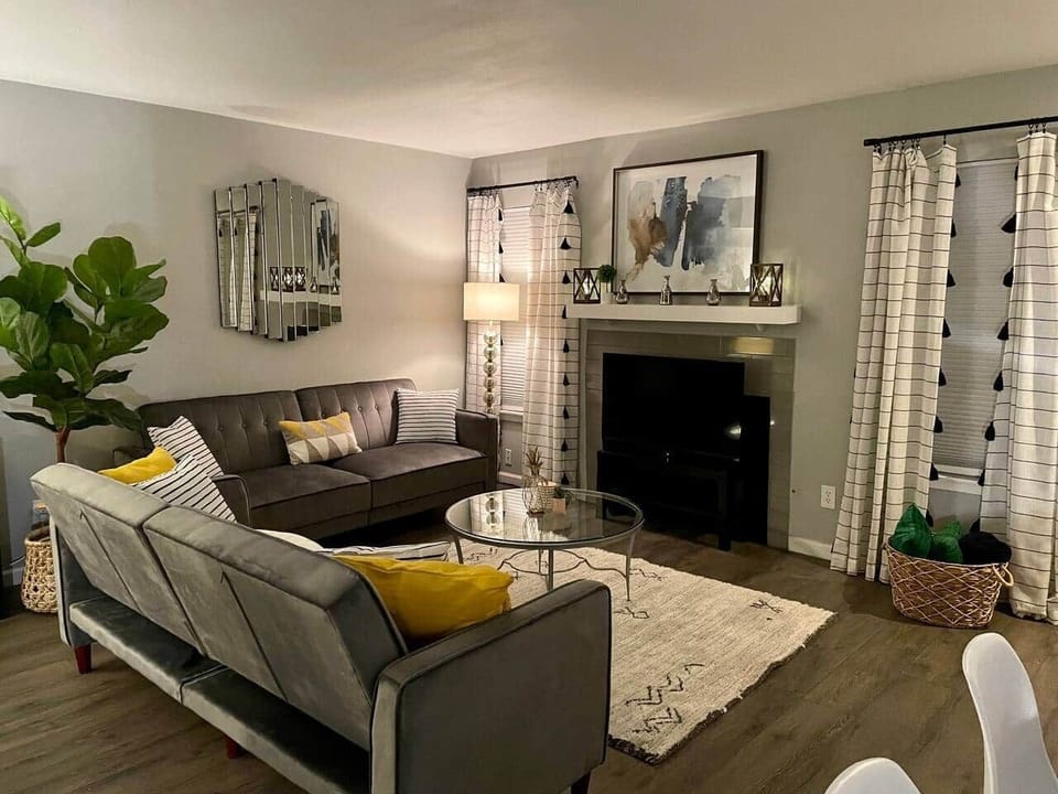 Living Room/Sitting Area