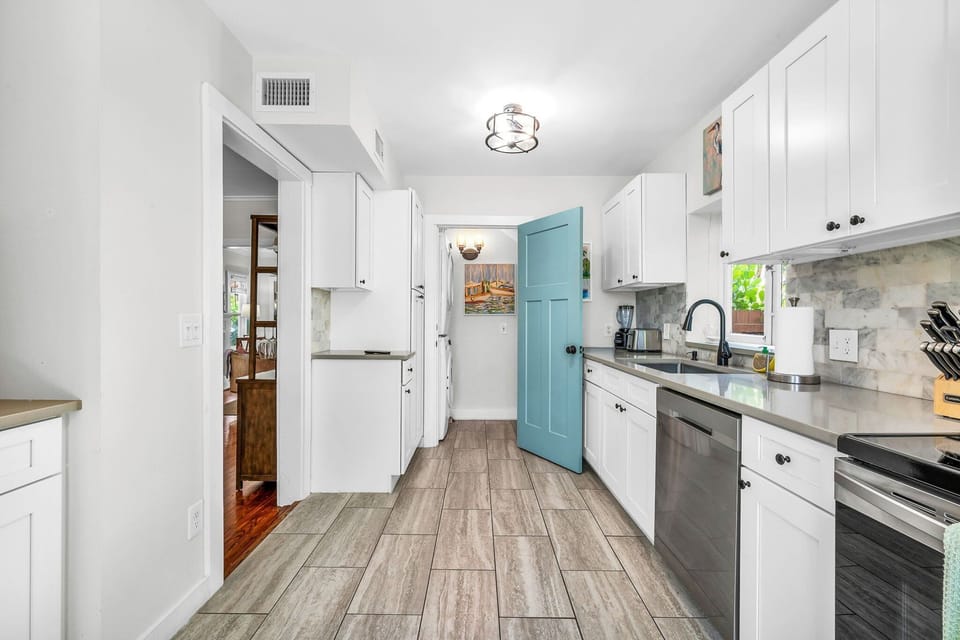 Amazing kitchen with everything you need to cook up the perfect family meal!
