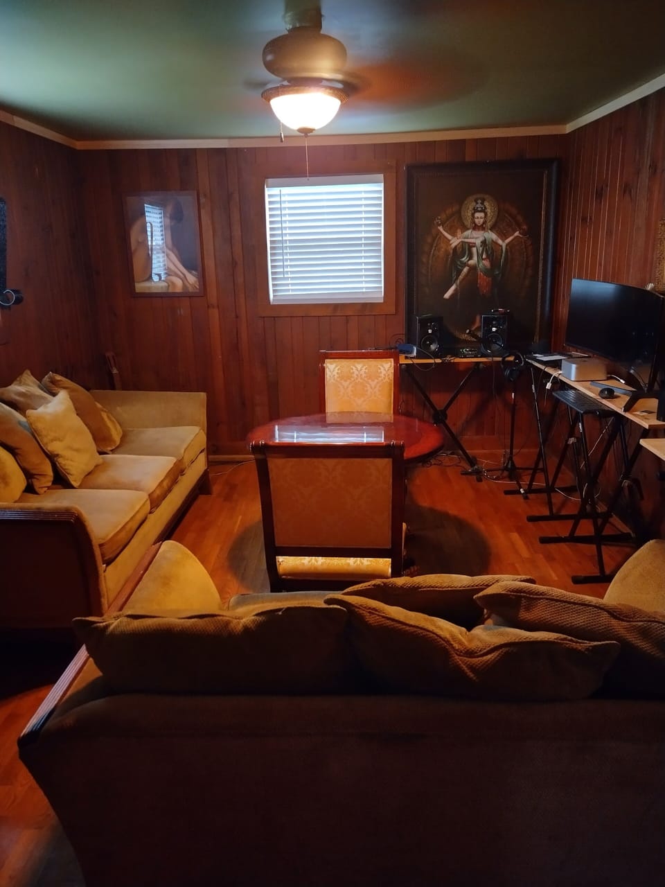 Comfort Room, 2 Bedrooms | Living area