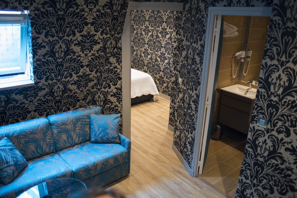 Comfort Suite | Premium bedding, individually decorated, individually furnished, desk
