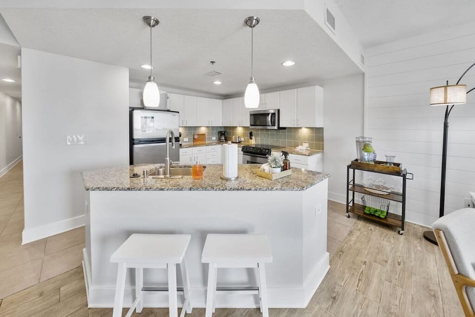 Kitchen Island with bar seating