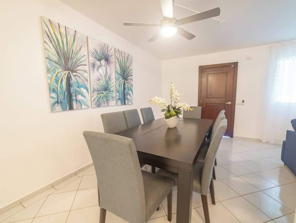 1st floor dinning area