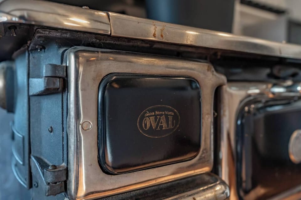 Vintage stove: Shhhh! It's just for looks!