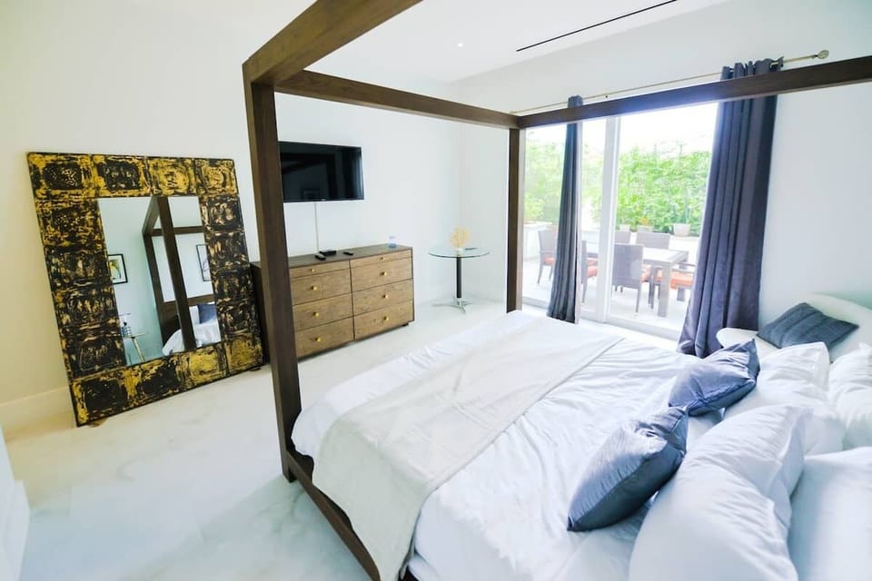 Primary bedroom - king size bed