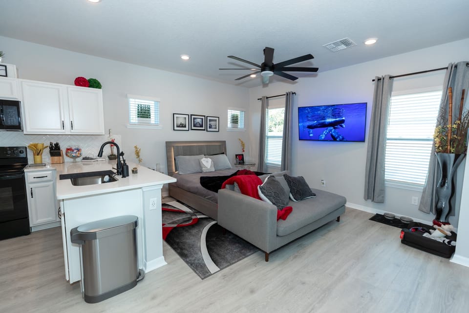 Indoors, Flooring, Ceiling Fan, Living Room, Room