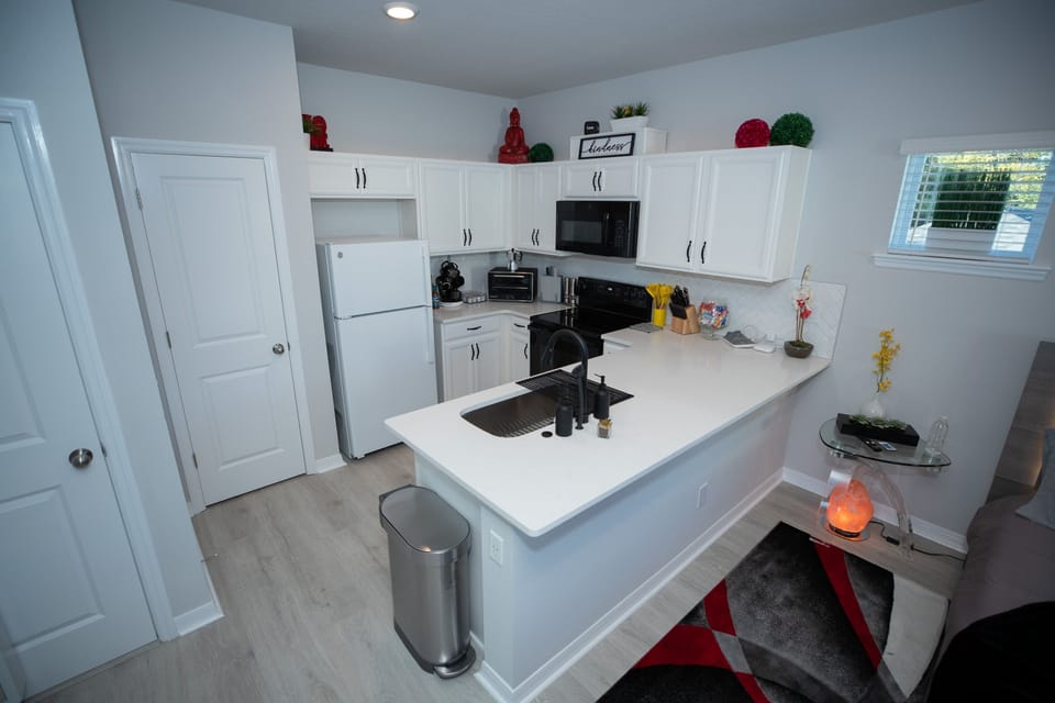 Indoors, Room, Oven, Flooring, Kitchen