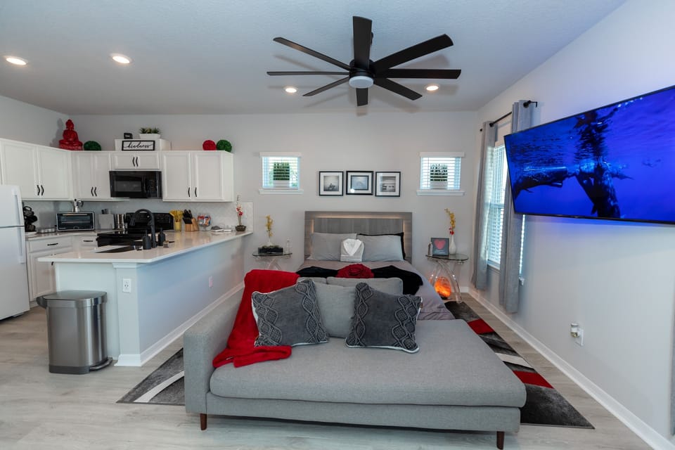 Ceiling Fan, Room, Indoors, Living Room, Bedroom