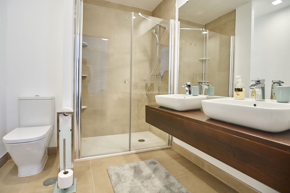 Master bathroom en suite