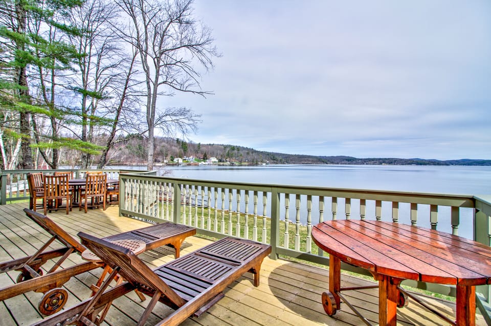 Lakeside deck & chairs in SPRING